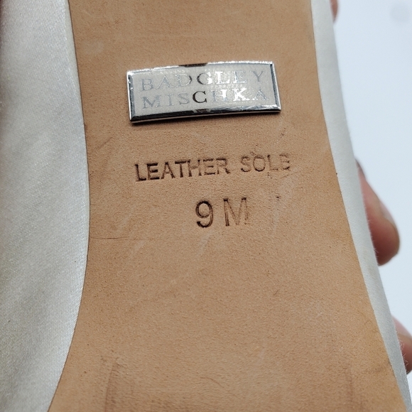 Badgley Shoes Women 9M Mischka Jeannie Ivory Satin Evening Platform Bridal Pumps - Picture 8 of 11